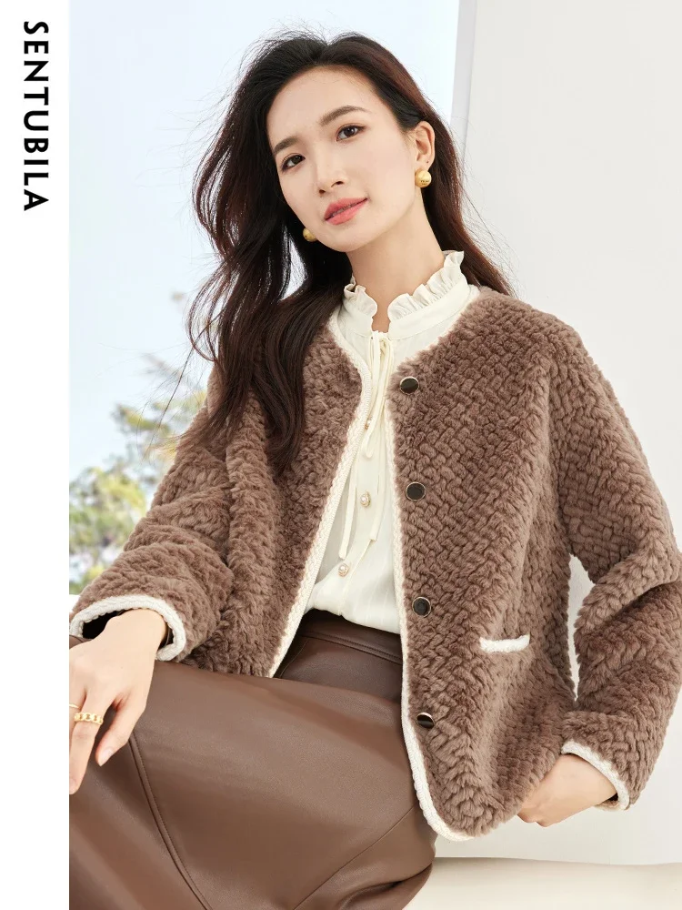 SENTUBILA 冬ふわふわフェイクファージャケット女性 2025 エレガントな暖かい粒状ベルベットの上着オフィスレディ女性コート W44P58518X