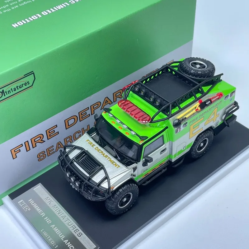1:64 E4 ambulance, Beijing exhibition Edition alloy die-cast simulation car model, creative decorative item, festival gift