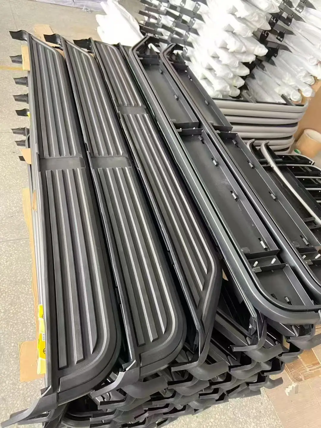 ODM Car Running Boards Side Steps Aluminum Alloy Fixed Foot Pedal for Land Rover Discovery 3 / 4