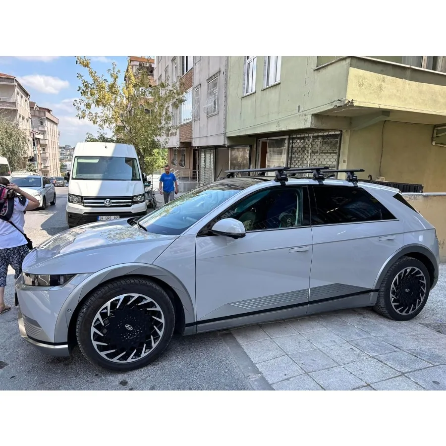 قضبان متقاطعة لرف السقف لـ Ioniq 5 20222025 مصممة لسقف عادي عاري على طراز مشبك سعة تحميل 330 رطل من الألومنيوم TSlot Bar #2