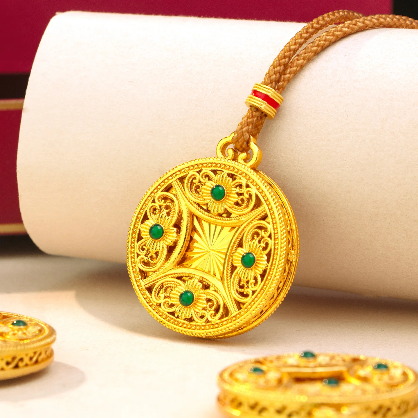 

Light luxury 9999 24K real gold double-sided engraved colorful necklace in antique style pendant flashing compass clavicle chain