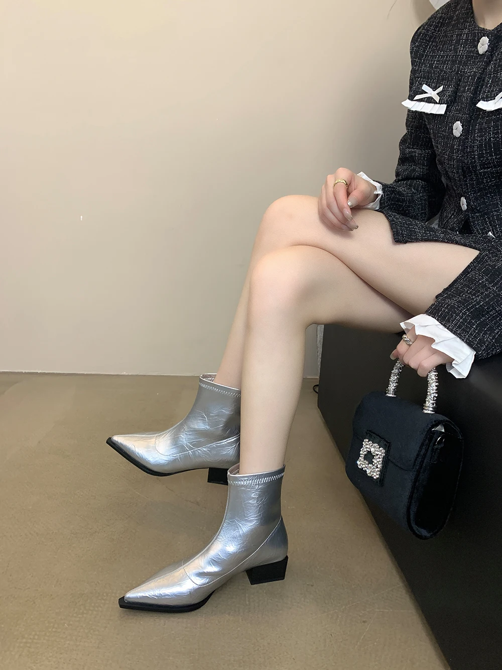 Chelsea Boots dla kobiety ze szpiczastym noskiem w jednolitym kolorze czarny srebrny brązowy beżowy zamek błyskawiczny moda zimowa skarpeta Stretch