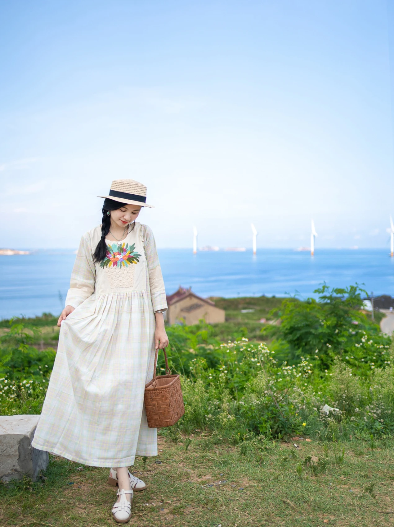 

Ультракомфортная винтажная вышитая вручную футболка Dr. Miss Mysterious Lettuce Girl l Sle round Ne Seven Sve Dr