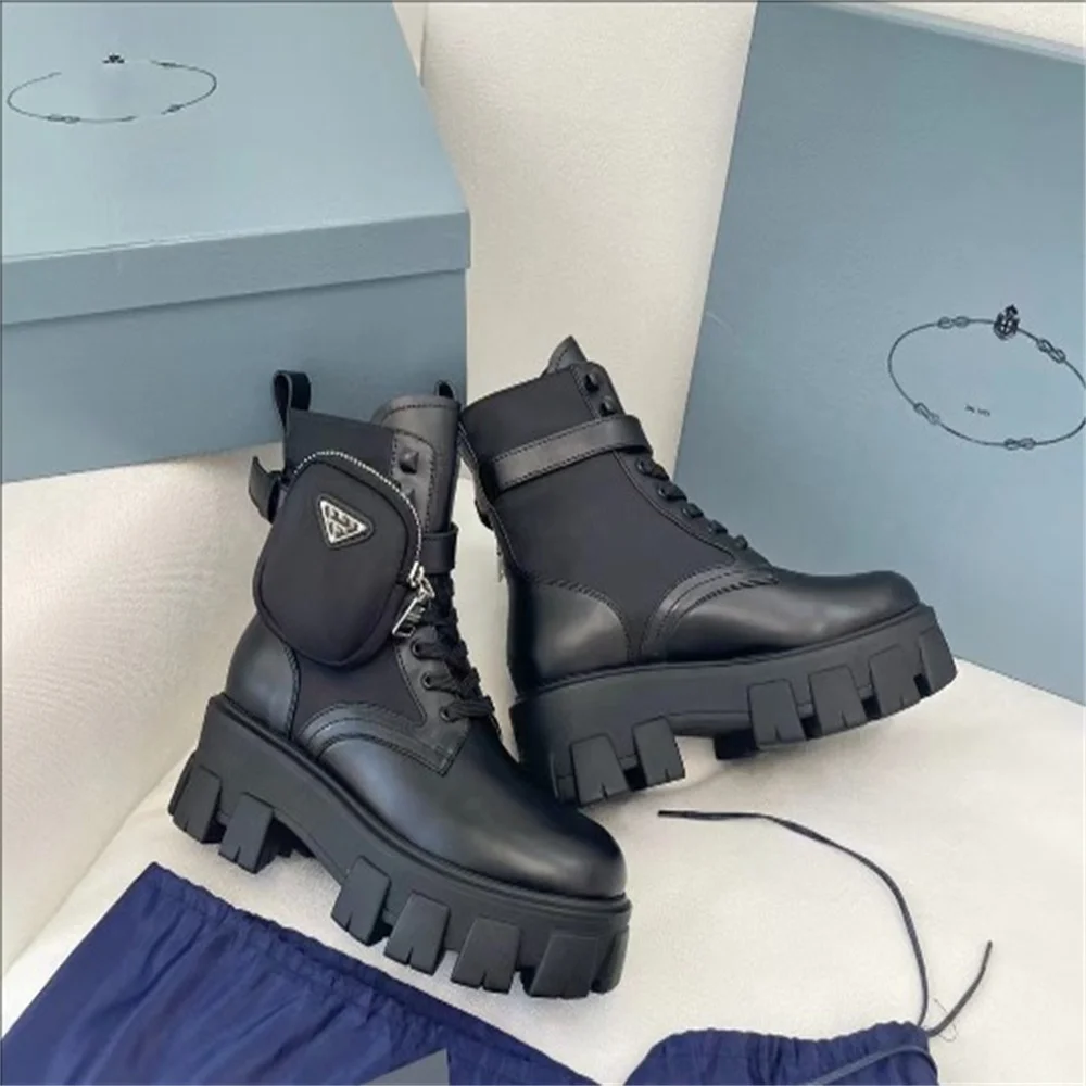 Botas cortas con hebilla de cartera Triangular, plataforma impermeable de suela gruesa, botas Martin versátiles de estilo británico