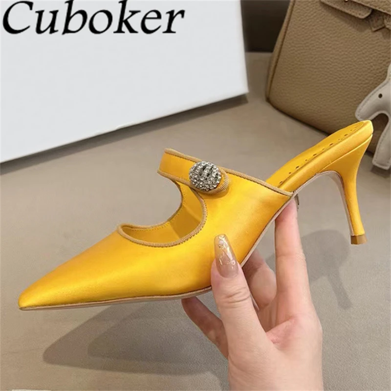 

2024 Summer Pointed Wrap Toe Satin Kitten Heel Slippers Women Designer Crystal Buckle Mules Sexy Party Dress Slides Shoes Female