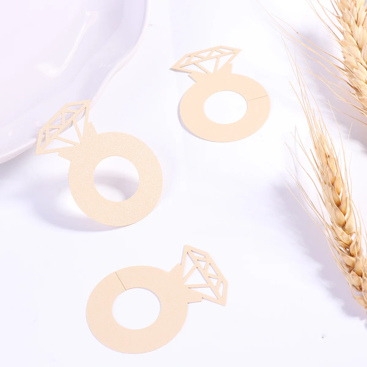 

24pcs Diamond Design Wine Glass Markers Beige Decorative Cards Party Cup Identifiers Red Wine Tags Drink Decors Craft