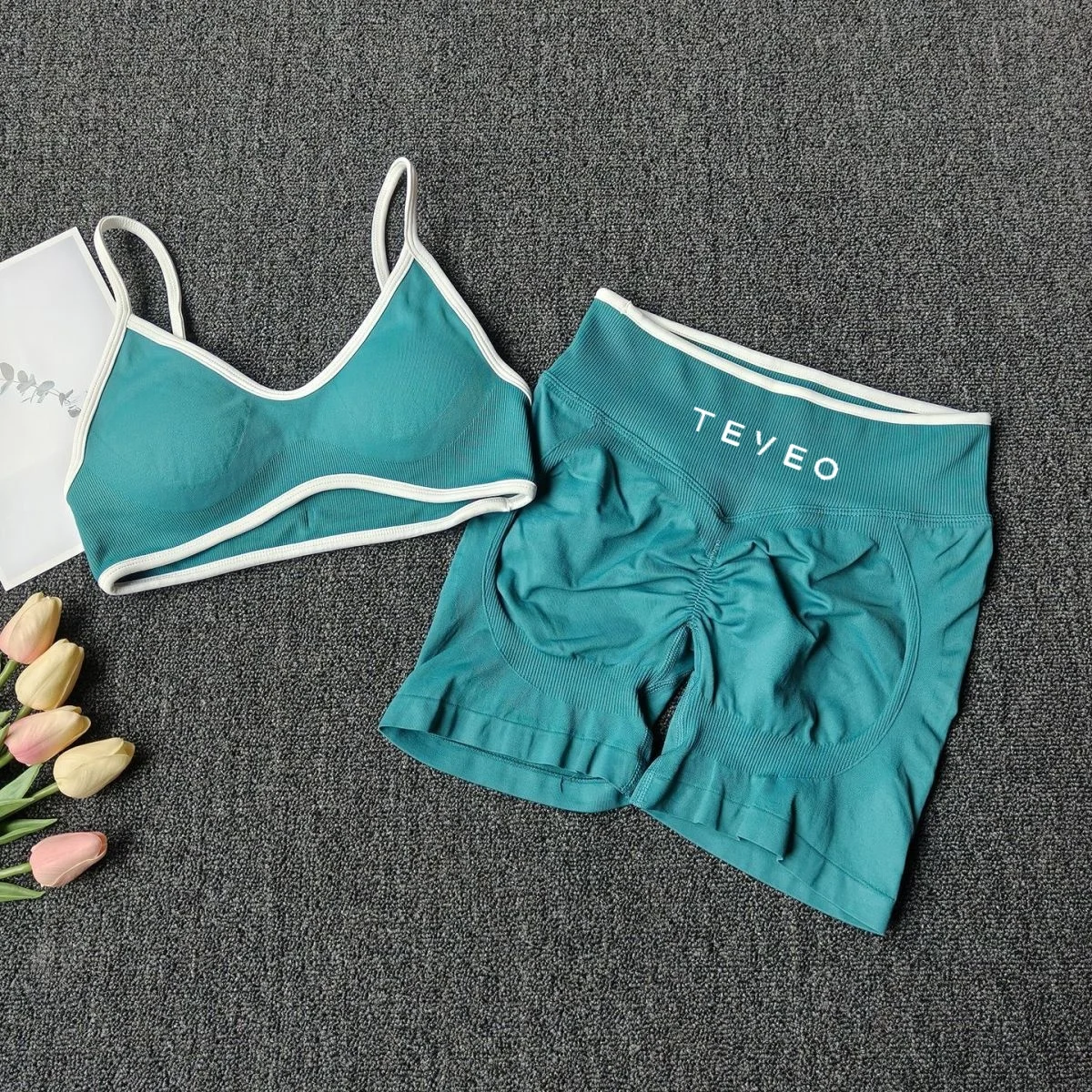 TEVEO 2 قطعة السراويل اليوغا الرياضية النسائية اللياقة البدنية الدراجات السراويل الرياضية المرنة إشعال نحت Scrunch قصيرة اليوغا الصدرية مجموعة طماق