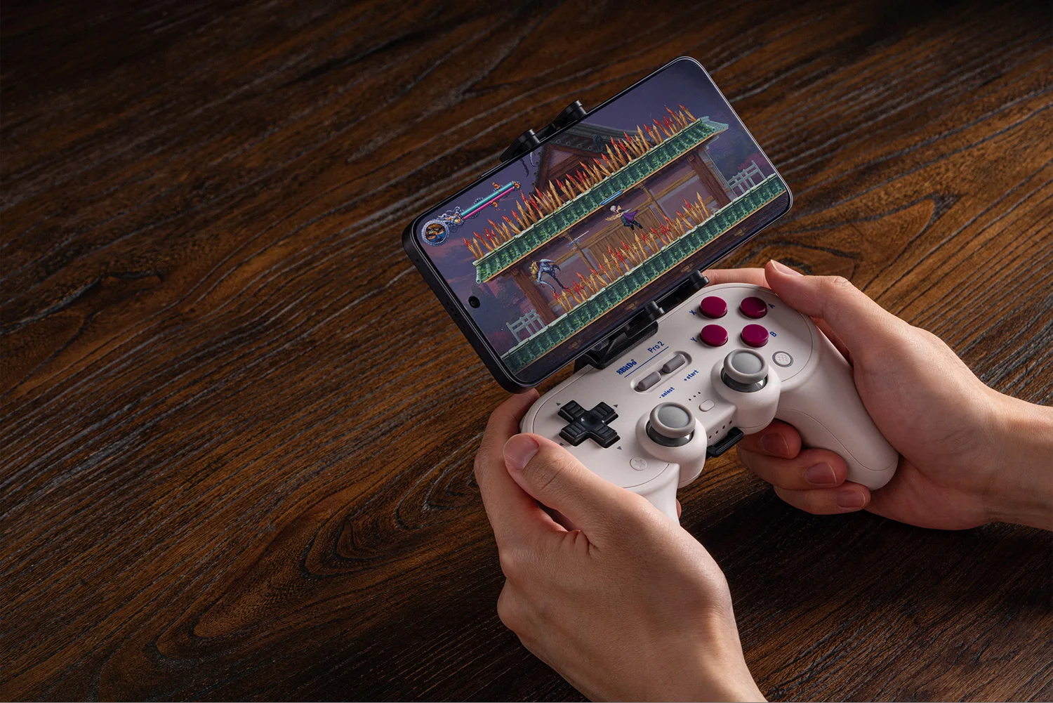 8BitDo Mobile Clip do kontrolerów Bluetooth 8BitDo Pro 2 i Pro 3, regulowany uchwyt na telefon (49-85mm) — zdjęcie produktu 4