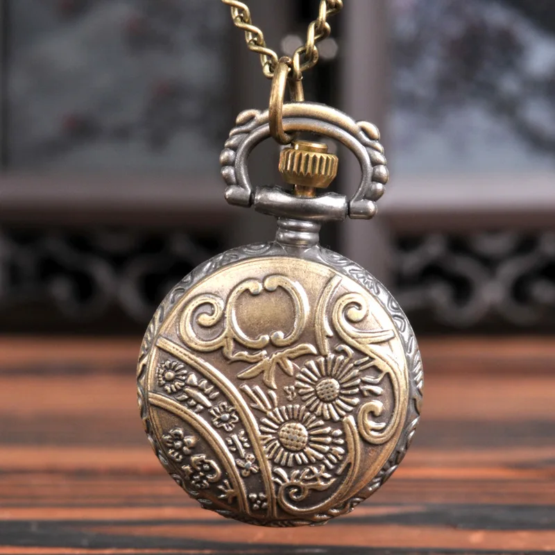 Orologio da tasca al quarzo con intaglio di grandi numeri Vintage per uomo orologio a catena con cassa cava incisa per Display analogico regalo di raccolta