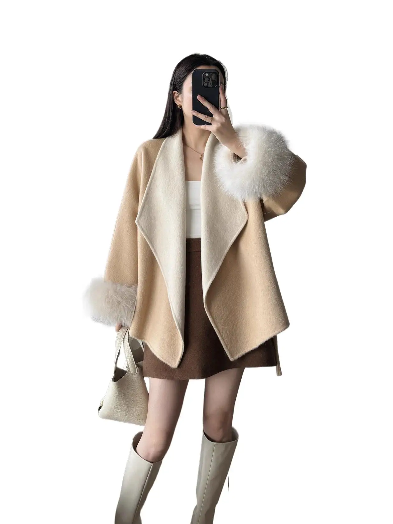 Jiuwei Family's new Autumn/Winter 2025 collection features a gentle and elegant fox fur sleeve double-sided wool coat and woolen