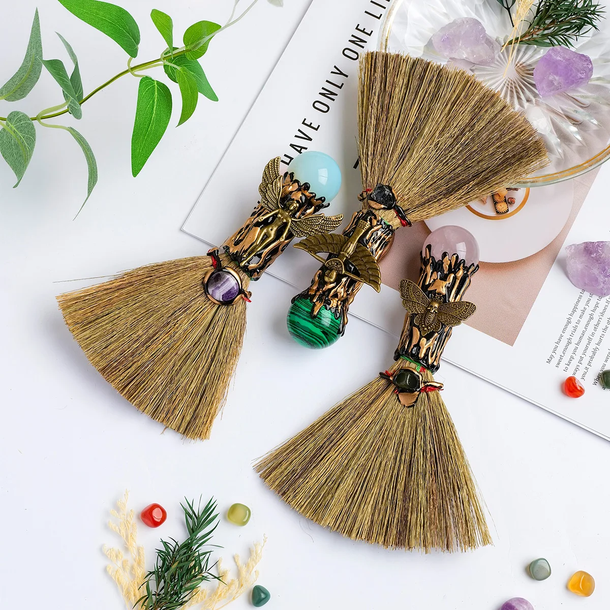 1 قطعة الكريستال الطبيعي عين النمر الكرة حجر مكنسة سحرية الحرف Besom ديكور حديقة المنزل هدية الكريسماس