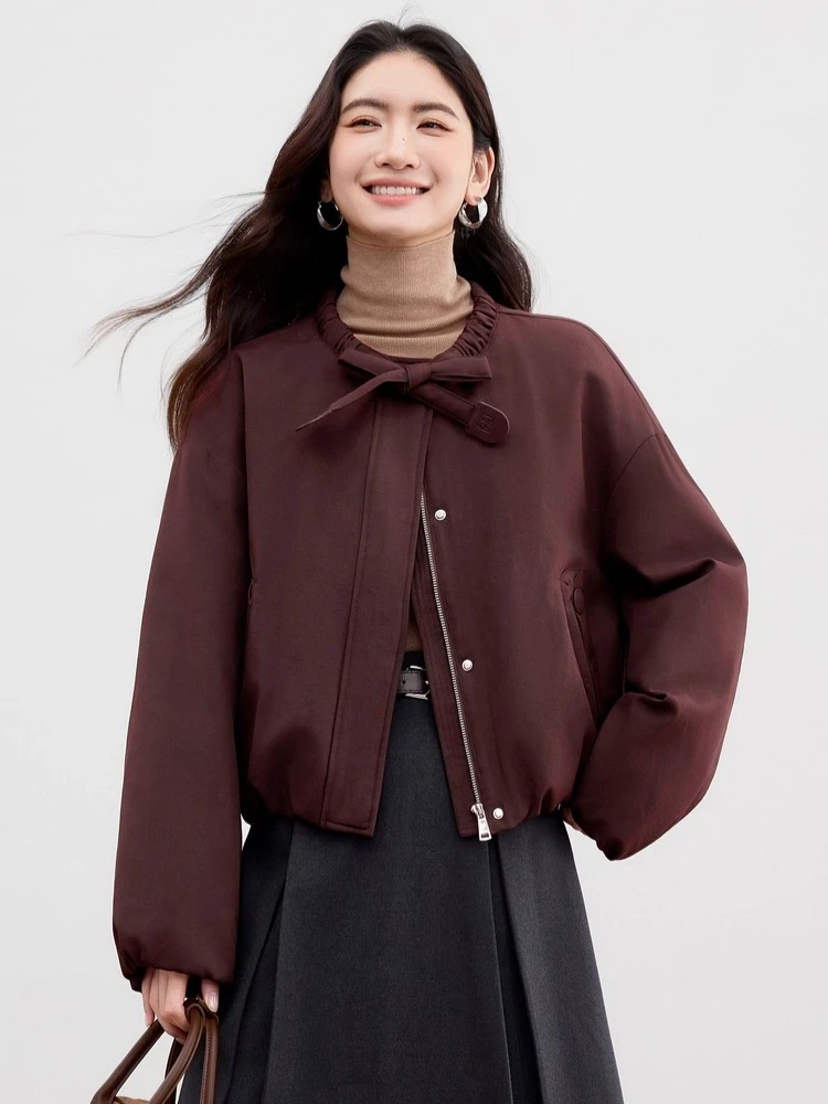 سترة نسائية قصيرة من SENTUBILA موضة شتاء 2025 معاطف جديدة فضفاضة برقبة دائرية وسحاب للجيب ملابس خارجية أنيقة للتنقل W54YC2031