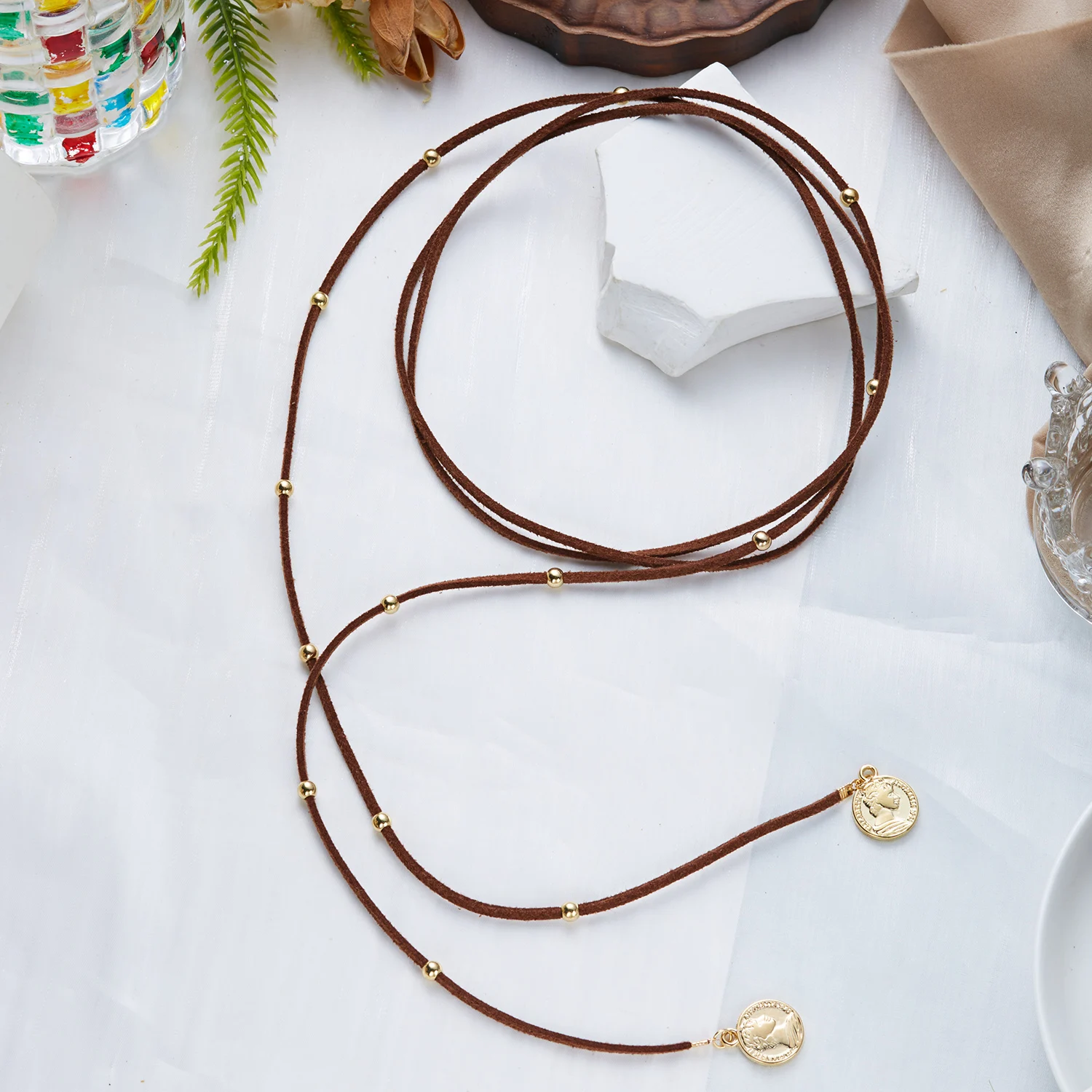 Vintage Schwarze Samt-Halskette mit Schleife für Damen, Runde Münzen, Geflochtener Knotenanhänger, Mehrlagige Halskette, Y2K Schmuck Geschenk – Detail 6