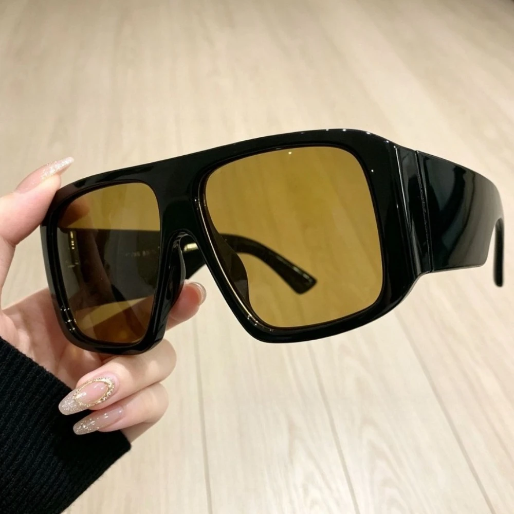 Occhiali da Sole Oversize Retr - Street Fashion Photoshoot recensione e prezzo