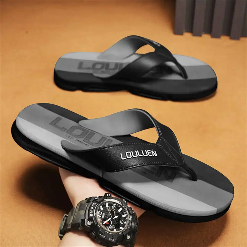 Chanclas de baño de playa para hombre, zapatillas marrones, zapatos de verano, sandalias de marca de lujo, zapatillas deportivas de alta tecnología