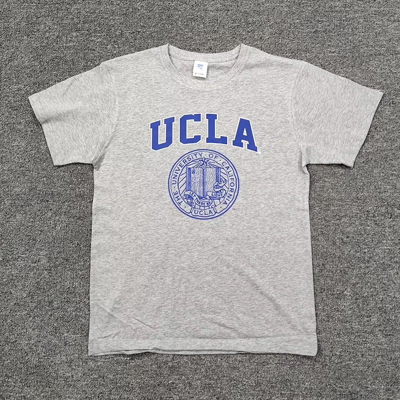 T-shirt graphique vintage avec logo de l'Université UCLA pour hommes et femmes, en coton, manches courtes, col rond, décontracté, bleu-gris, style preppy.