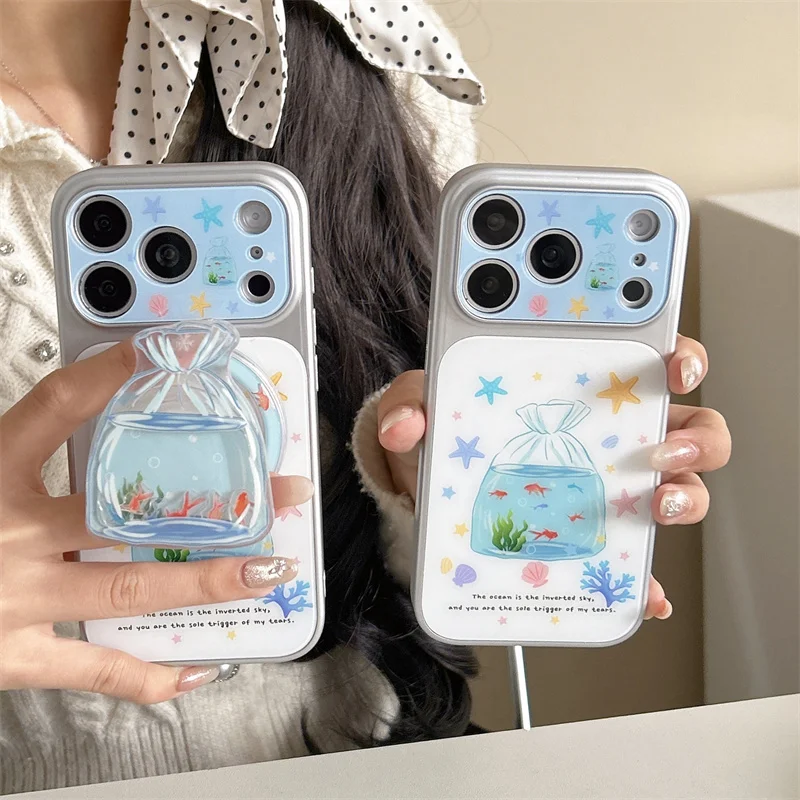 

Kawaii Goldfish Bag Print Phone Case With Matching Goldfish Bag Pop Socket For iPhone 15 16 17 Pro Max INS Ocean Style Magnetic