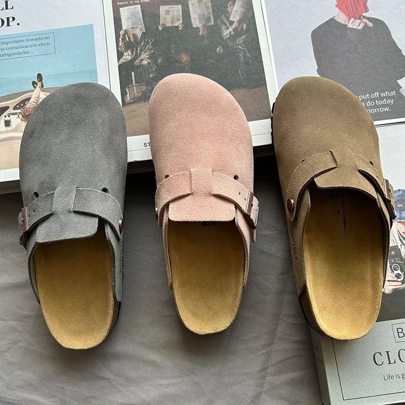 Mules Boston en daim tendance pour femmes et hommes, avec semelle en liège, boucle réglable, à enfiler, chaussures plates décontractées pour la maison et l'extérieur