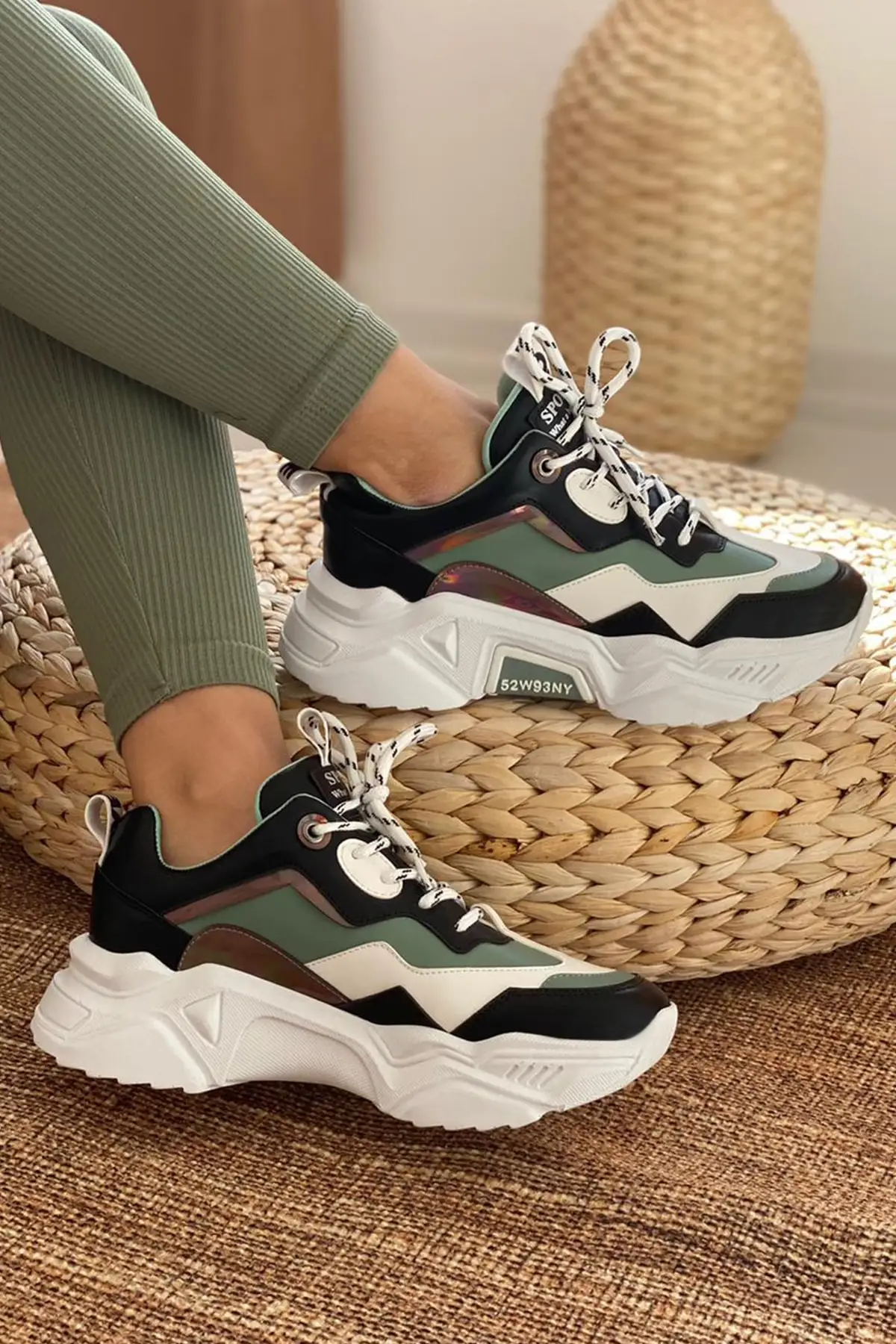 Sneaker da donna bianca nera