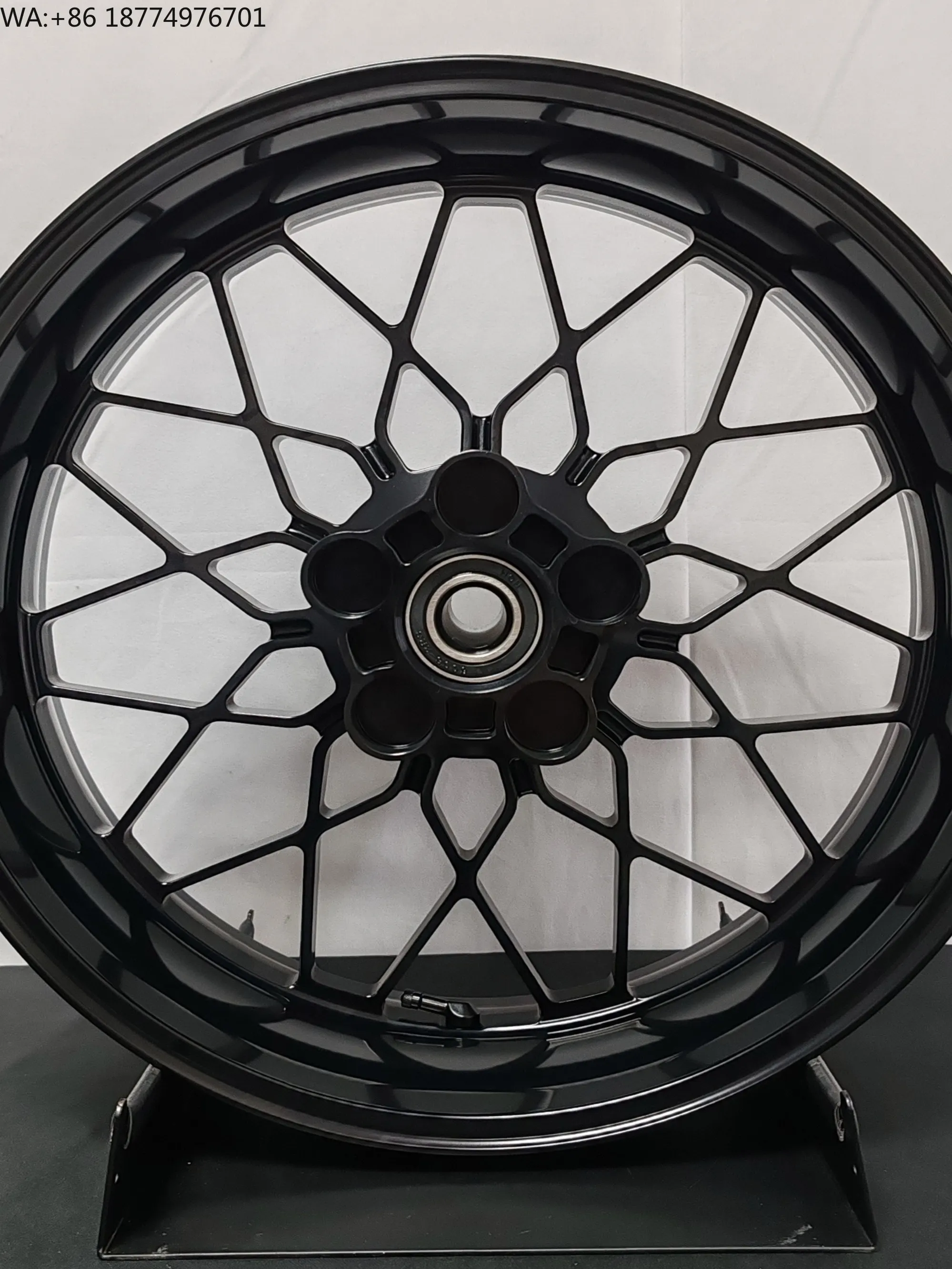 

Кованые диски Racing Forged для Ducati V4: новые модифицированные колеса из кованого алюминиевого сплава с возможностью индивидуальной окраски для переднего и заднего колеса