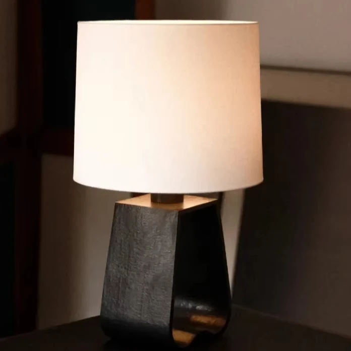

Custom High Quality Cloth Shade Table Lamp Deluxe Interior Decoration Lighting Modern Simple Style Desk Lamp