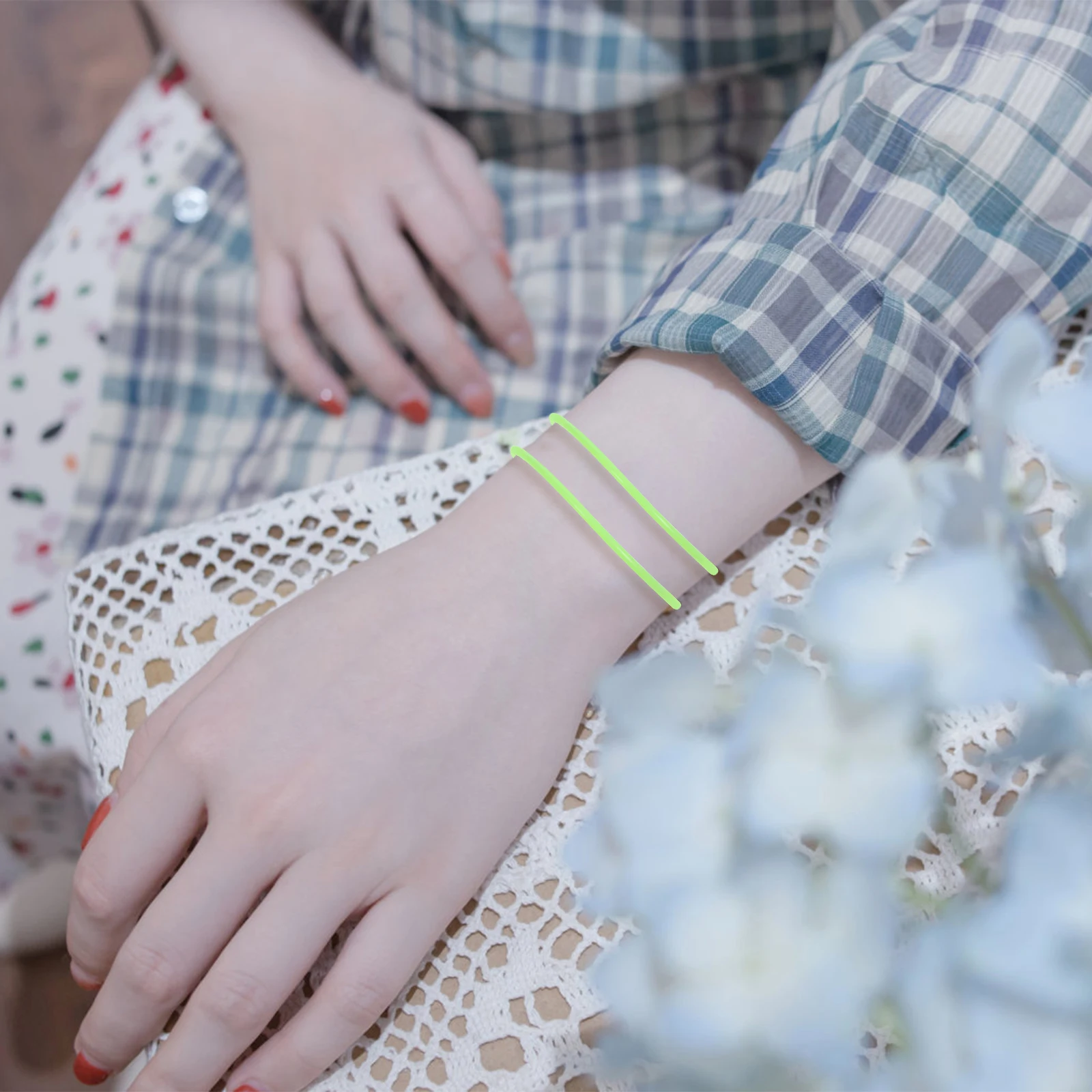 

10 Pcs in Dark Silicone Bracelets Night Light 90S Jewelry For Women Elastic Wristb s 90s Accessories Neon Bulk Party Jewelry