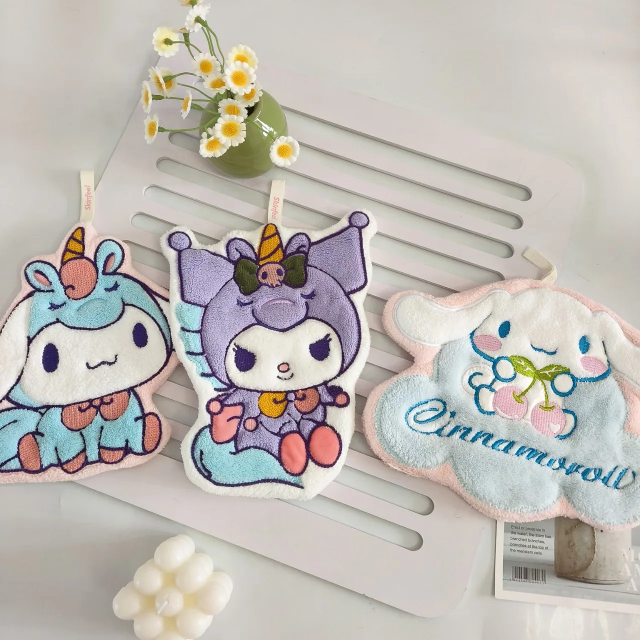 MINISO名創優品サンリオ漫画刺繍吊り下げハンドタオル子供用かわいいソフト吸収性タオル二層厚みのあるコーラルベルベット