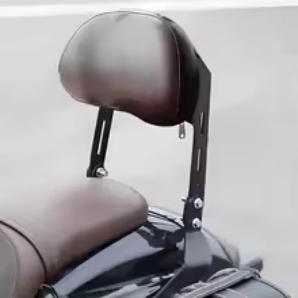 High-quality, non-destructive rear backrest and luggage rack accessory for KEEWAY SRV 125 / QJMOTOR SRV125 motorcycles.