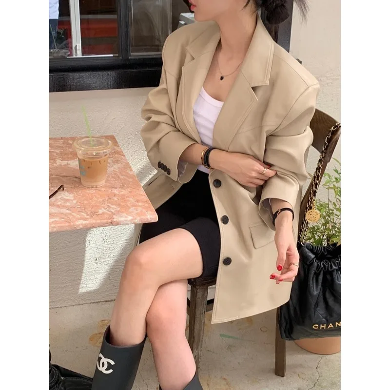 เสื้อแจ็คเก็ตหนัง PU สไตล์เรโทรสุดชิคสำหรับผู้หญิง ดีไซน์เรียบง่าย สวมใส่สบาย ให้ความรู้สึกหรูหรา เหมาะสำหรับใส่เที่ยวเล่นหรือเดินทางไปทำงาน