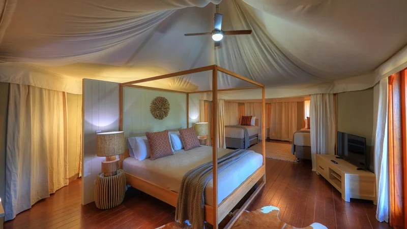 خيمة خارجية فاخرة بغرفتين وغرفة معيشة واحدة، خيمة Super Family Glamping، منتجع سفاري، خيمة فندقية مخصصة
