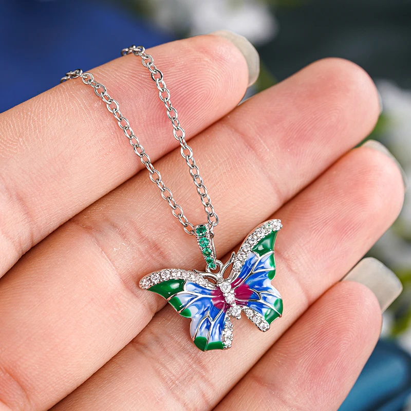 Huitan الملونة المينا عقد بحلية متدلية على شكل فراشة قلادة للنساء رائعة المشاركة الزفاف اكسسوارات الرائعة تشيكوسلوفاكيا العصرية مجوهرات