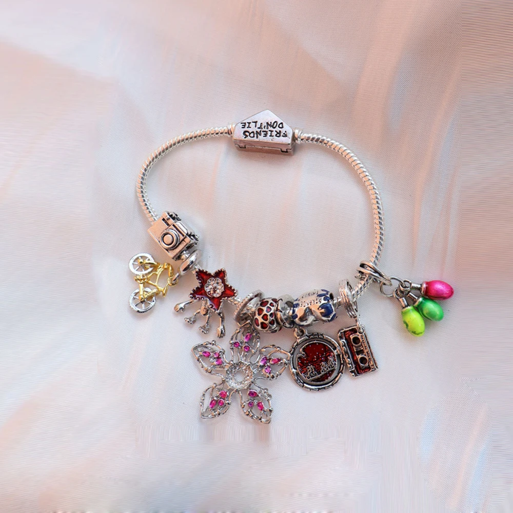 จี้รูปดอกไม้มอนสเตอร์สีแดงประด - Women Accessories Pandora บทวิจารณ์และราคา