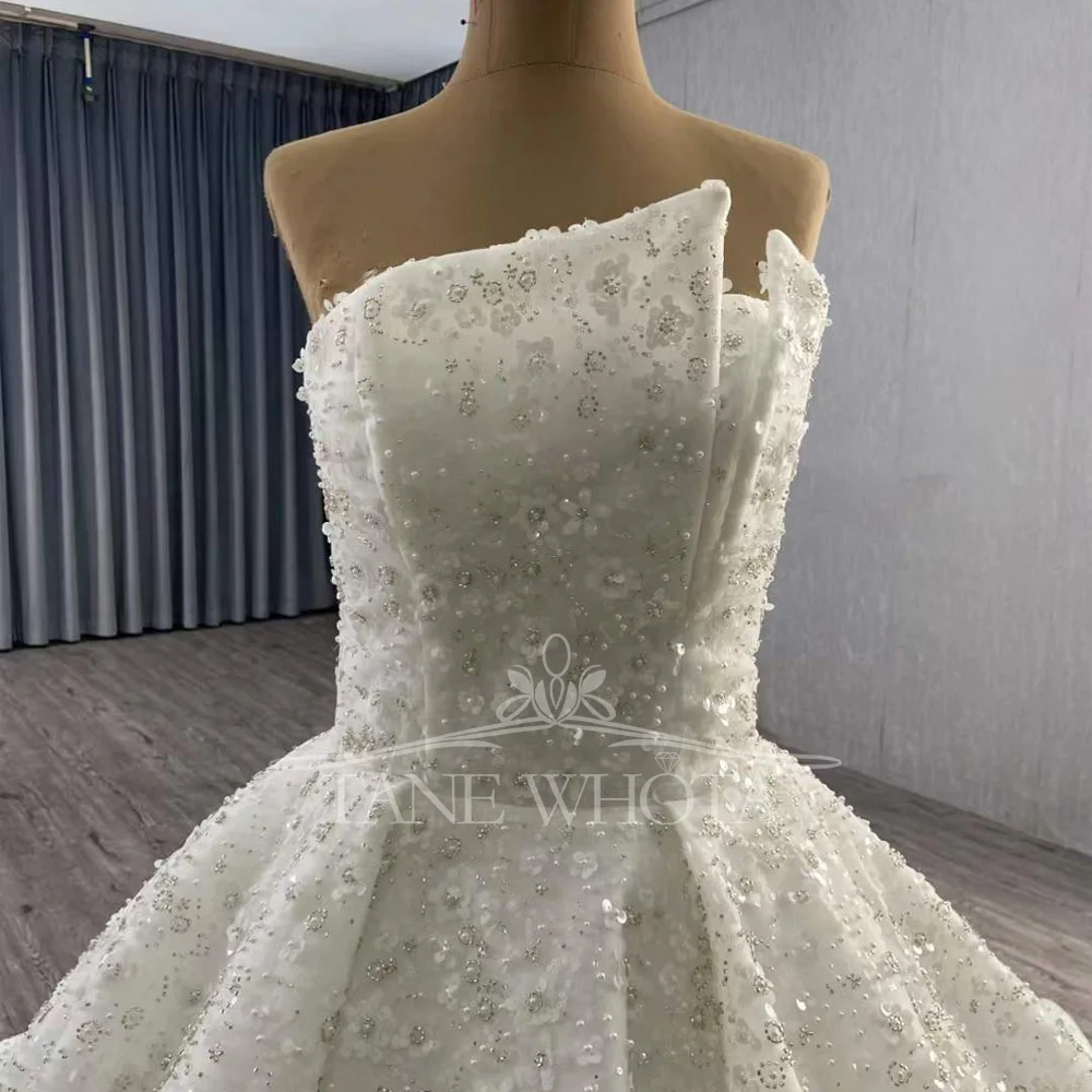 맞춤형 스트랩리스 민소매 웨딩 드레스 레이스업 백 스팽글 비딩 브라우트클라이더