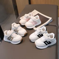 Scarpe da ginnastica da corsa casual primaverili per bambini Scarpe casual da esterno morbide e leggere traspiranti per bambini Scarpe bianche sportive antiscivolo per ragazzi Tenis