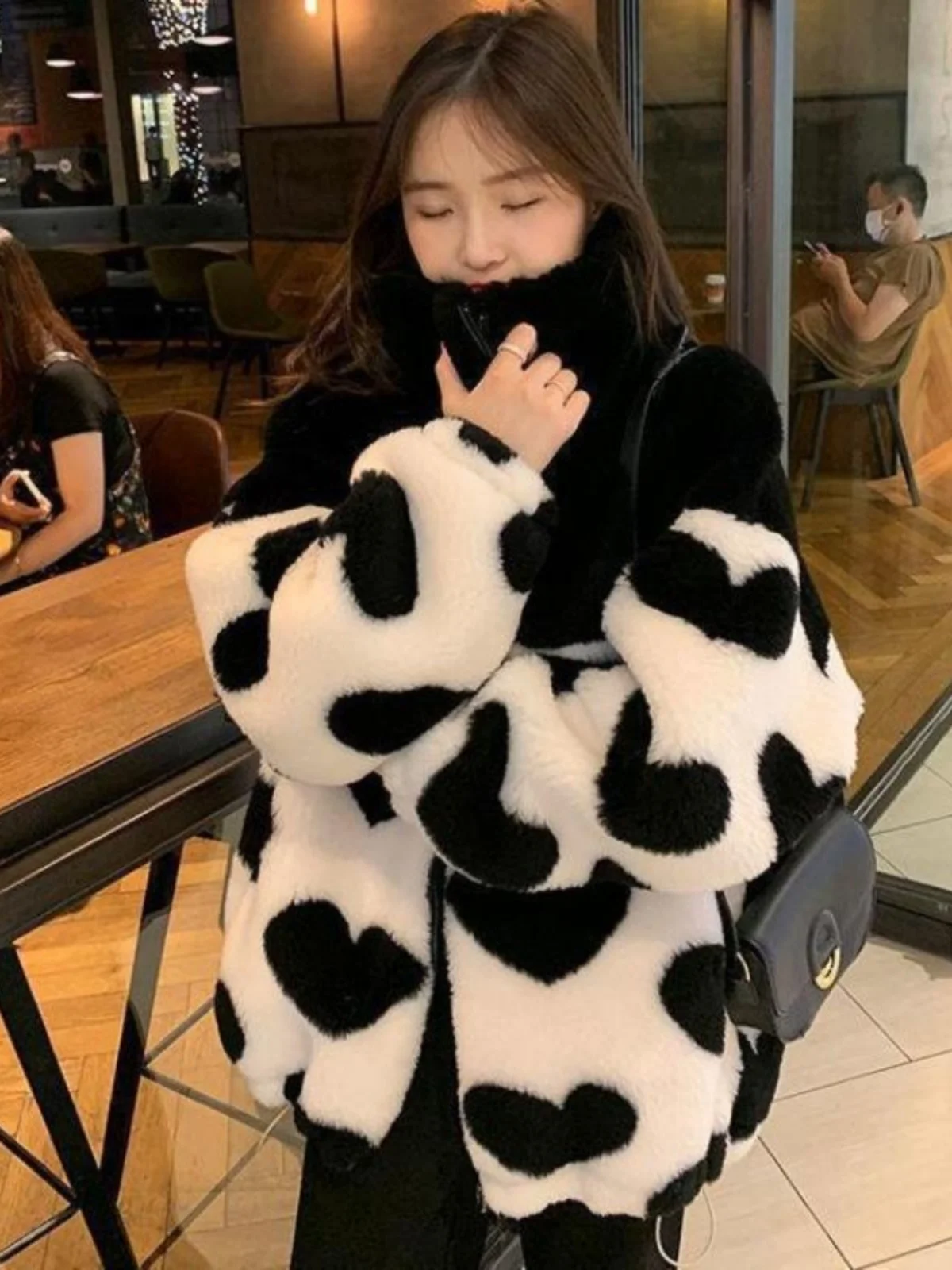 

Утепленная женская зимняя куртка из искусственного меха на молнии, новая модель, маленький размер, с узором в виде сердец, хлопковое пальто