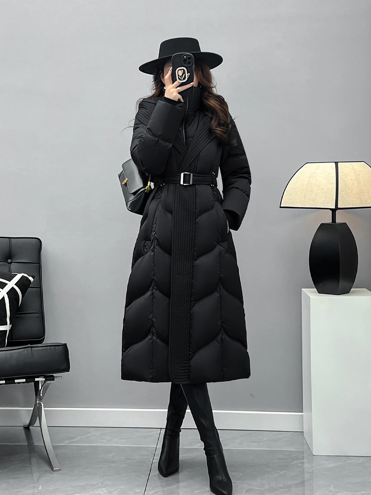 

Утепленная черная длинная пуховая куртка с капюшоном 2025 года, новая женская модель с поясом для утяжки талии, белая пуховая верхняя одежда