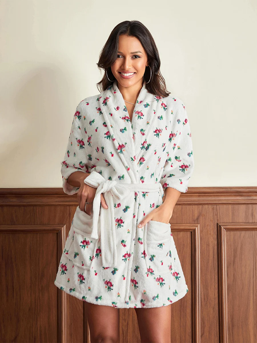 เสื้อคลุมขนปุยสำหรับผู้หญิงเสื้อคลุมแขนยาวคลุมไหล่ Sablon Bunga ผลเชอร์รี่น่ารักคอปกชุดคลุมตัวยาวผ้ากำมะหยี่ขนยาวผ้าคลุมสปากิโมโนพร้อมเข็มขัด