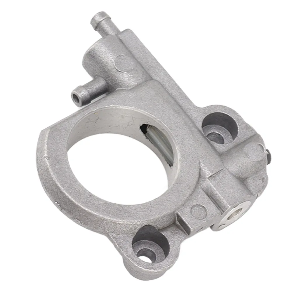 Silver Chainsaw Oil Pump Iron Chainsaw Oiler Pump for CS550P CS600P CS590 CS620P CS620PW CS600 CS-550 CS-600 CS-605 CS-620SX