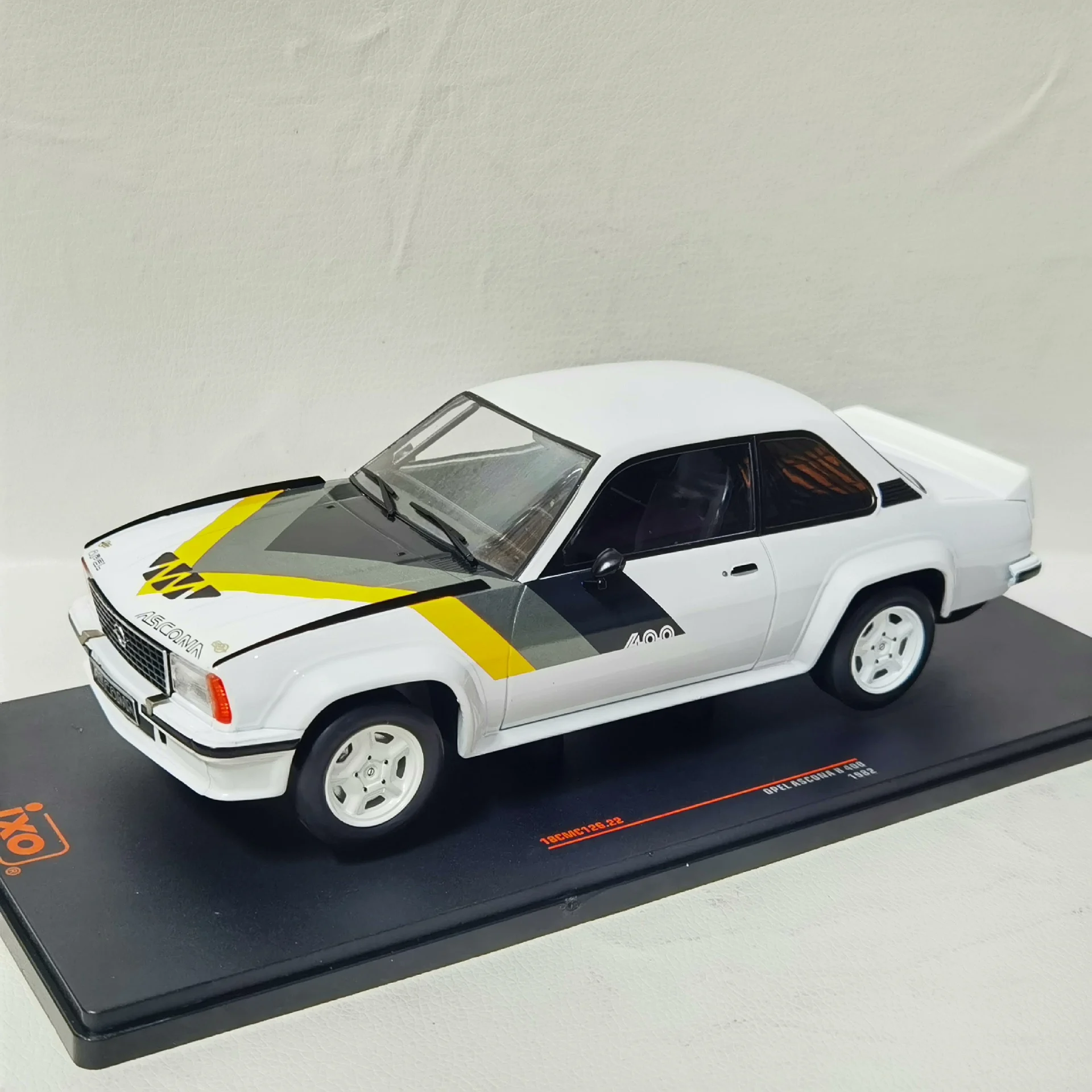 

Diecast IXO 1/18 Scale OPEL ASCONA B 400 1982 Alloy Car Model Collectible Toy Gift Souvenir Display Ornament