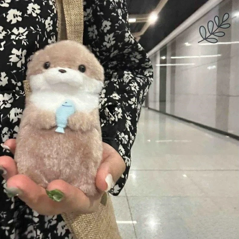 Cute Otters Plush Pendant Keychain, Chaveiros de mochila elegante, Carteira chave linda bolsa escolar, Segurando peixe