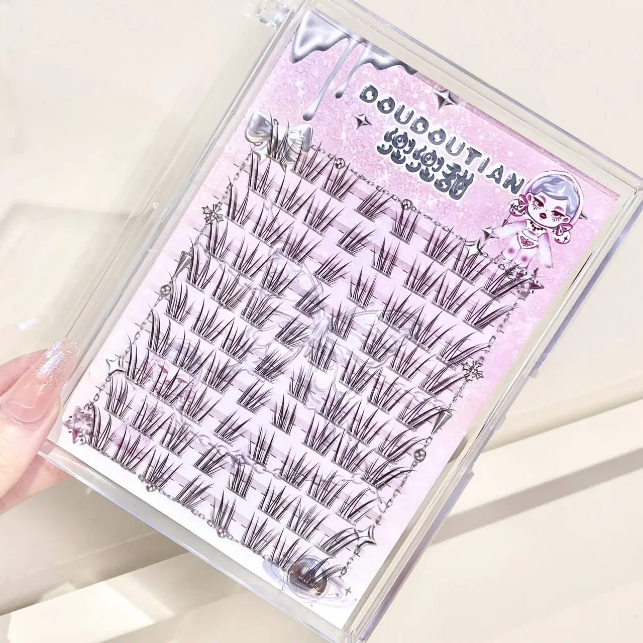 Doudoutian Dark Brown Slanted Upper Lash Clusters Thin Clear Band Wispy Gradient Tips Lifting Eye Shape Daily Party Makeup
