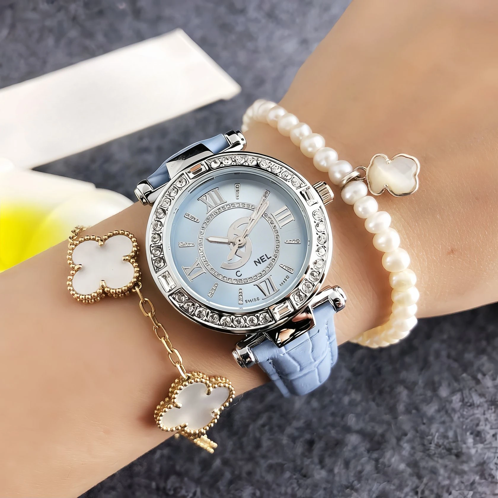 Reloj de Pulsera Francés de Lujo para Mujer, Réplica Versátil y Elegante de un Favorito de las Celebridades, Reloj Juvenil a la Moda