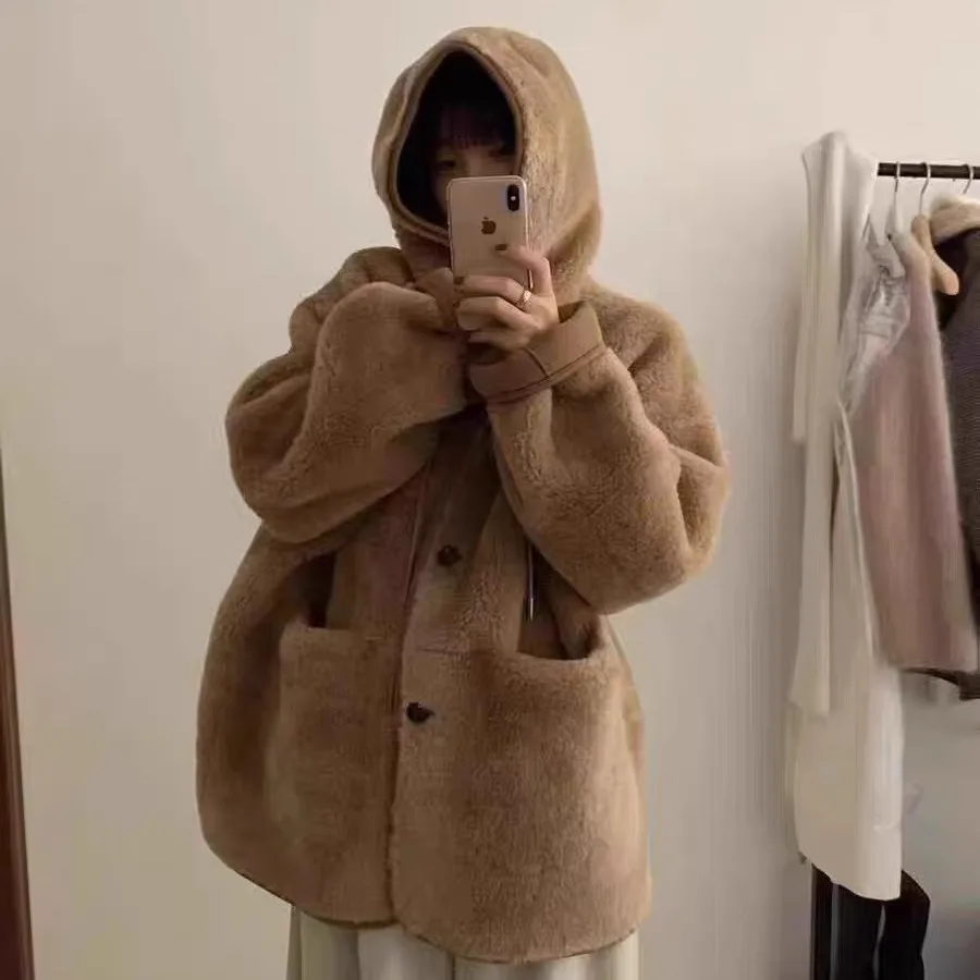 

Double-Sided Wear Lamb Fur Coat with Hood Loose Fit Warm Retro Sle Women's Jaet Long Sve Mid-Length Button Closure