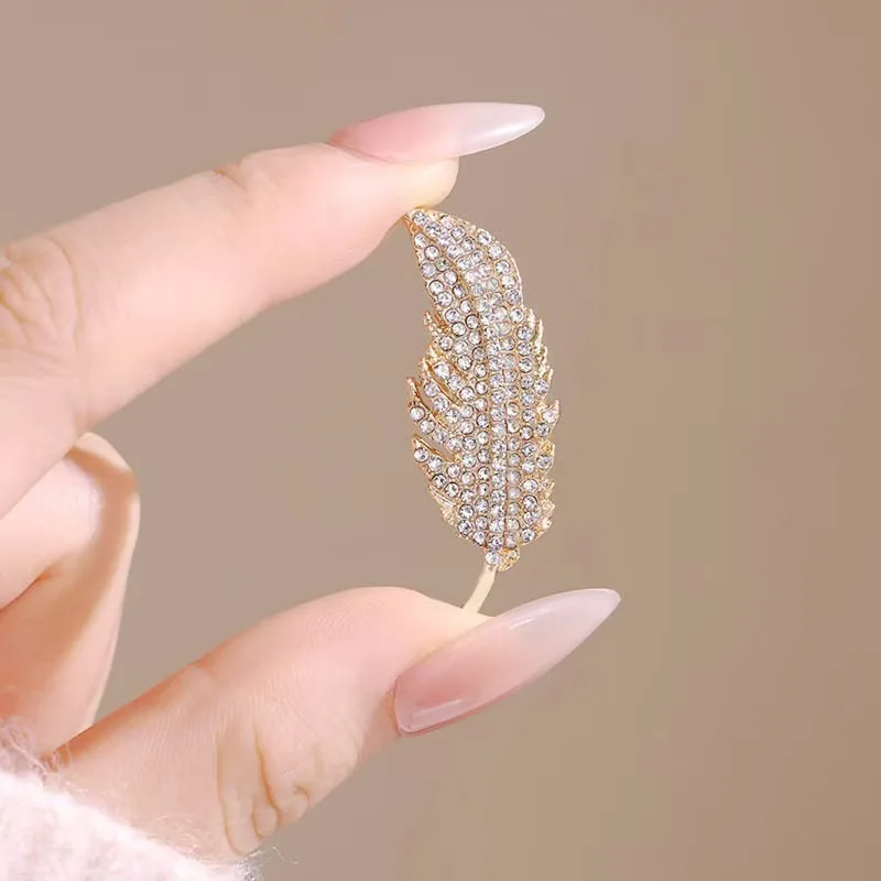 Light Luxury Style Full Diamond Feather Brooch Illuminates Elegant Luxury Dressing  Small Details And Exquisite Accessories