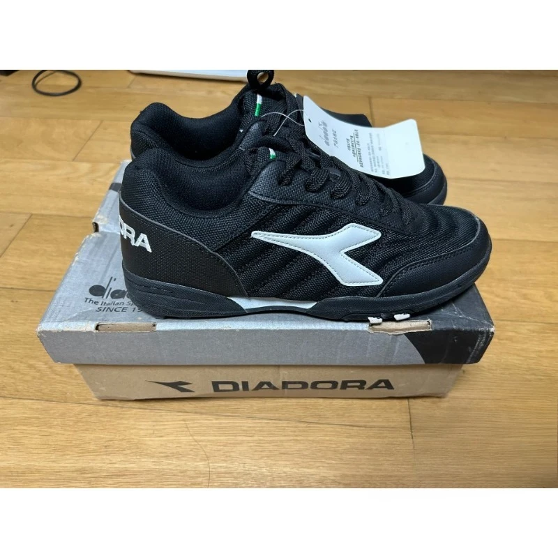 

Classic Brand Professional Soccer Shoe Top Quality Turf Football Shoe Comfortable Unisex Football Trainers Football Shoe 37-45