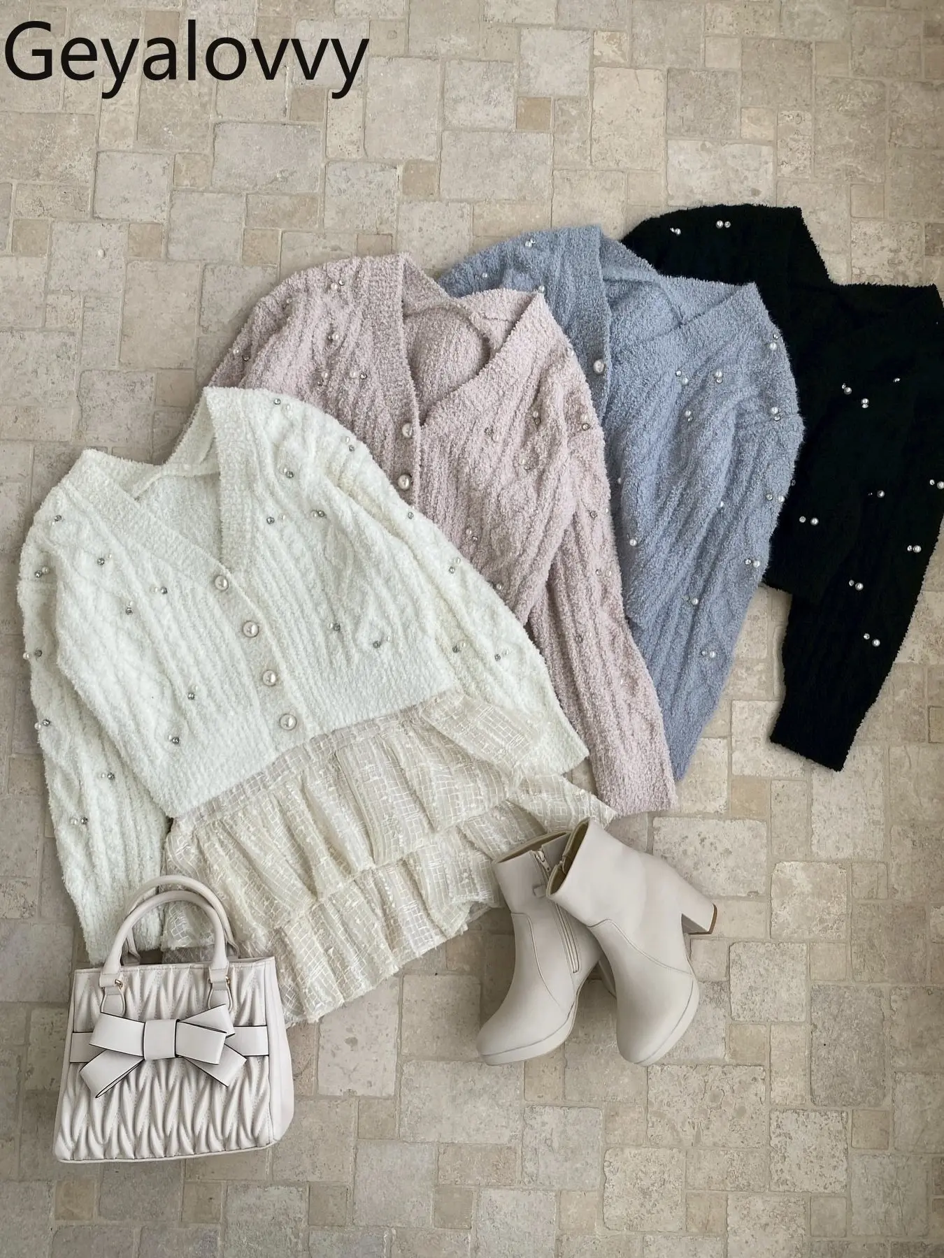 

Весенний новый стиль 2026: Элегантный короткий кардиган с V-образным вырезом, украшенный стразами и жемчугом, универсальный, мягкий вязаный жакет