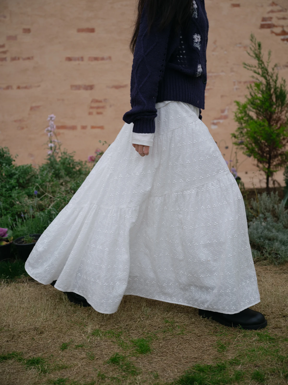 

Весенняя дышащая хлопковая юбка в клетку для женщин, свободного кроя, А-силуэт, с цветочной вышивкой, удобная для повседневной носки, комфортная, со средней талией