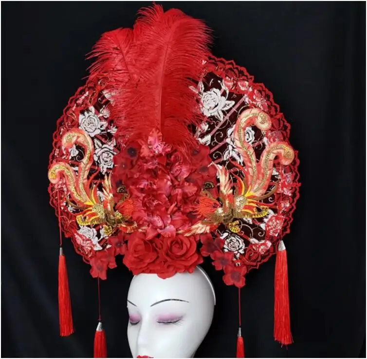 

Chinese Style Xiuhe Red Wedding Headwear With Modern Dance Fan Design