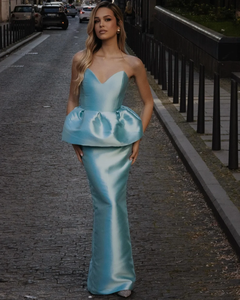 Maßgeschneidertes, schlichtes Damen-Abendkleid aus Charmeuse mit Raffungen und Falten, gerades, formelles, sexy, ärmelloses, bodenlanges Partykleid mit Sweetheart-Ausschnitt