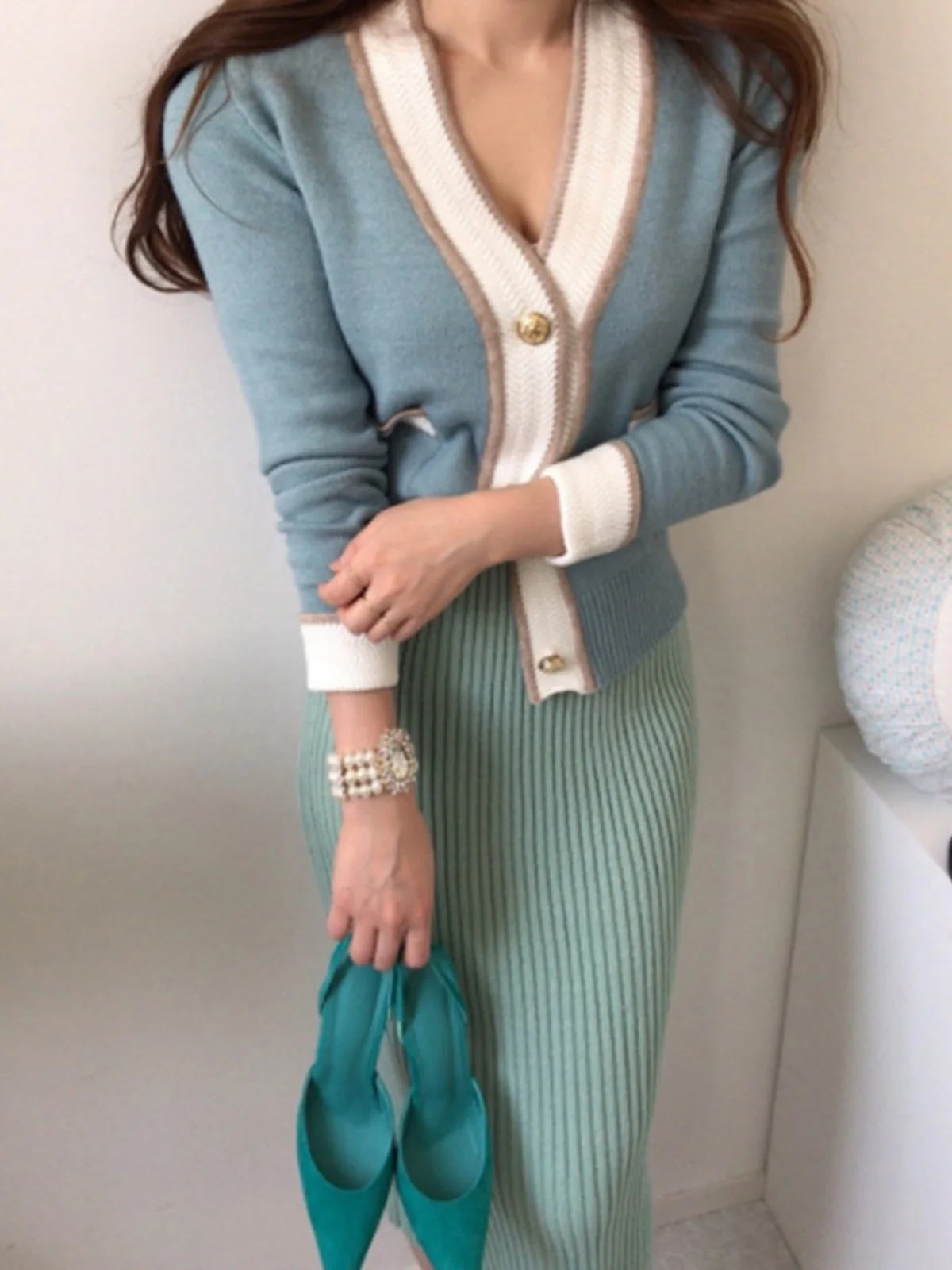 Ele High-End Knitted Sweater Women's V-Ne Color Blo Spring New Sle Faionable Korean Version Long Sve Coat